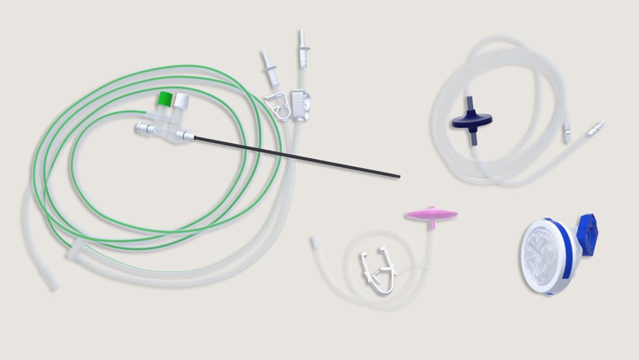 samling av komponenter for laparoskopipakke: kameratrekk, insufflasjonsslange og røykfilter